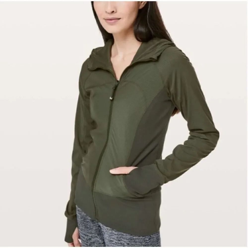Lululemon in flux lined dance studio jacket in gator green size 6